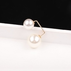 Pearl anti - ray brooch 1